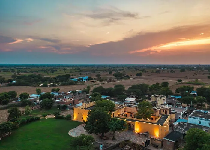 Stayvista\'S Jaipura Garh - Traditional Architecture, Vast Lawn, Expansive Courtyard & Fun Activities
